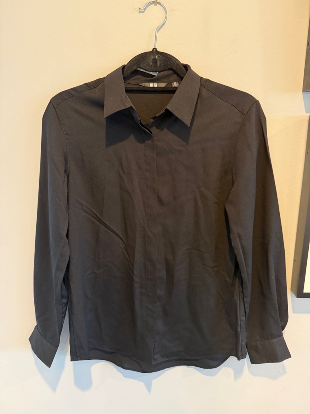 Uniqlo Black Collared Button-Up Shirt